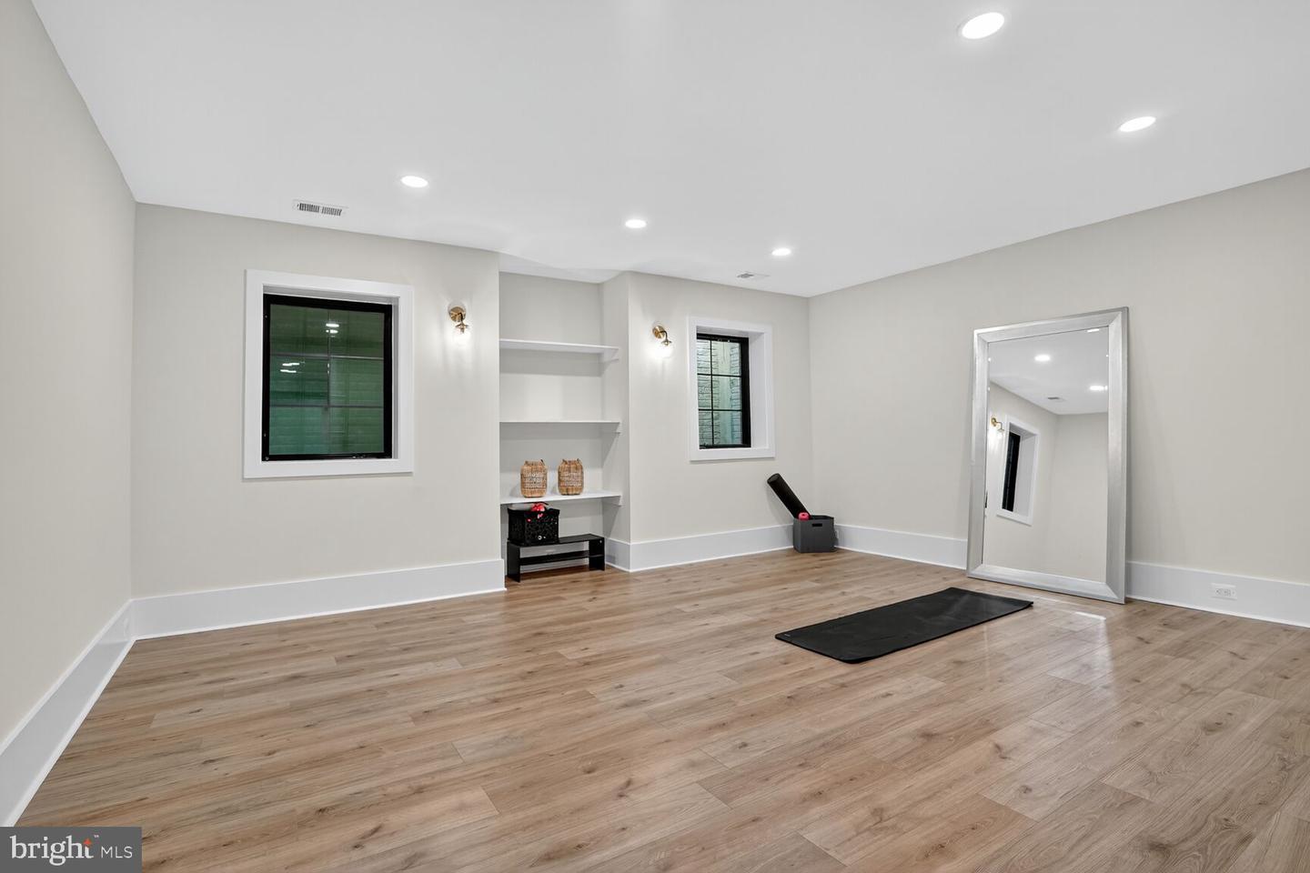 1615 N WAKEFIELD ST, ARLINGTON, Virginia 22207, 6 Bedrooms Bedrooms, ,7 BathroomsBathrooms,Residential,For sale,1615 N WAKEFIELD ST,VAAR2064854 MLS # VAAR2064854