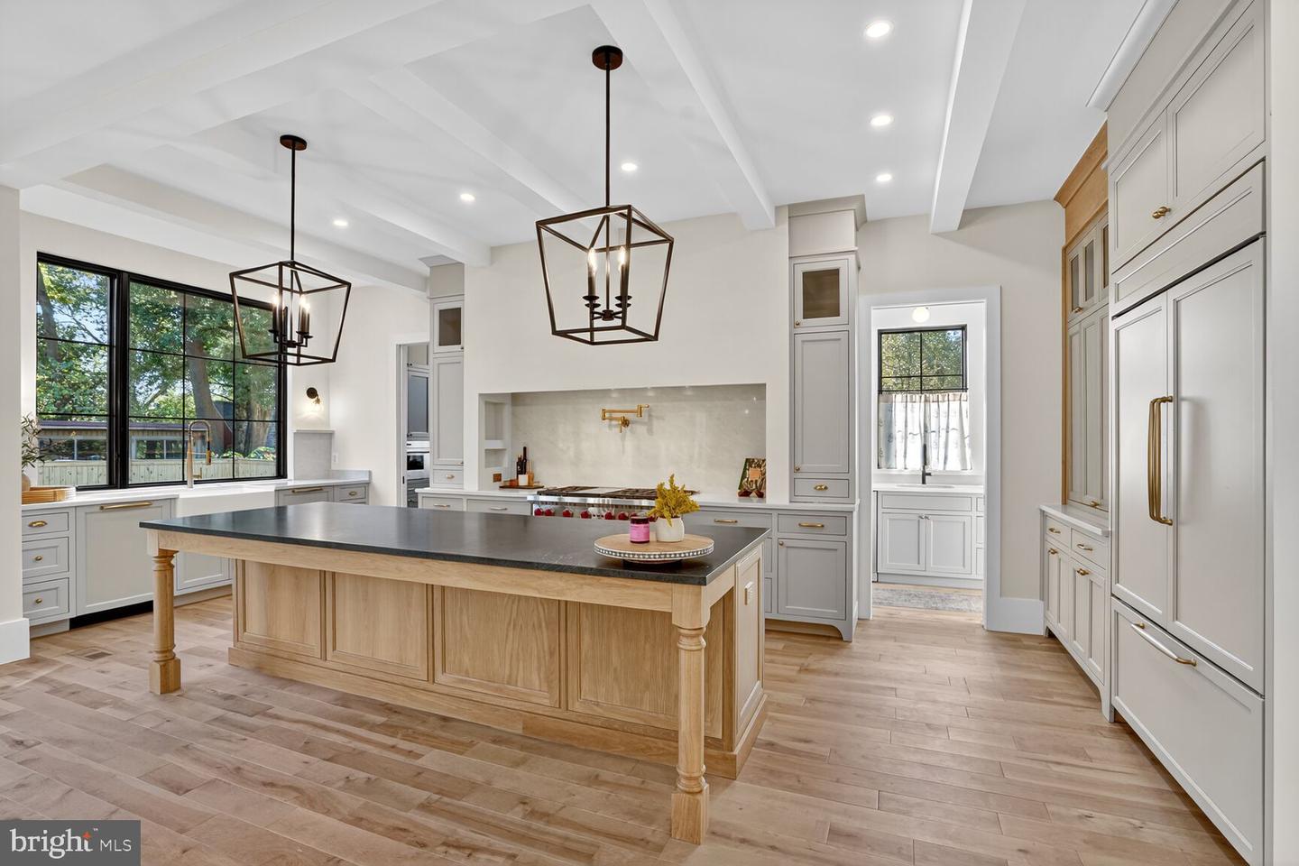 1615 N WAKEFIELD ST, ARLINGTON, Virginia 22207, 6 Bedrooms Bedrooms, ,7 BathroomsBathrooms,Residential,For sale,1615 N WAKEFIELD ST,VAAR2064854 MLS # VAAR2064854