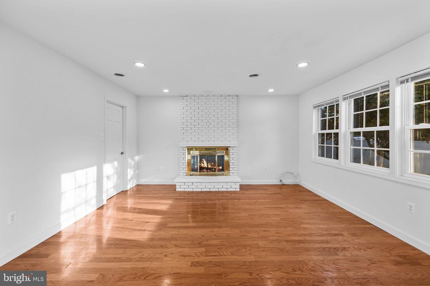 4001 MIDDLE RIDGE DR, FAIRFAX, Virginia 22033, 4 Bedrooms Bedrooms, ,2 BathroomsBathrooms,Residential,For sale,4001 MIDDLE RIDGE DR,VAFX2274160 MLS # VAFX2274160
