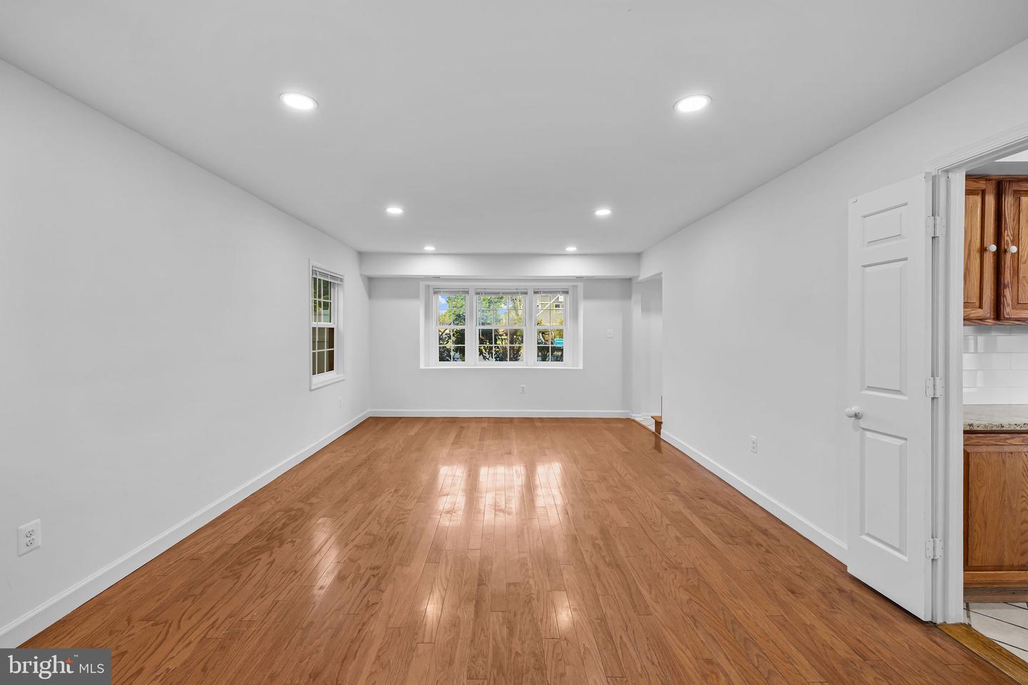 4001 MIDDLE RIDGE DR, FAIRFAX, Virginia 22033, 4 Bedrooms Bedrooms, ,2 BathroomsBathrooms,Residential,For sale,4001 MIDDLE RIDGE DR,VAFX2274160 MLS # VAFX2274160