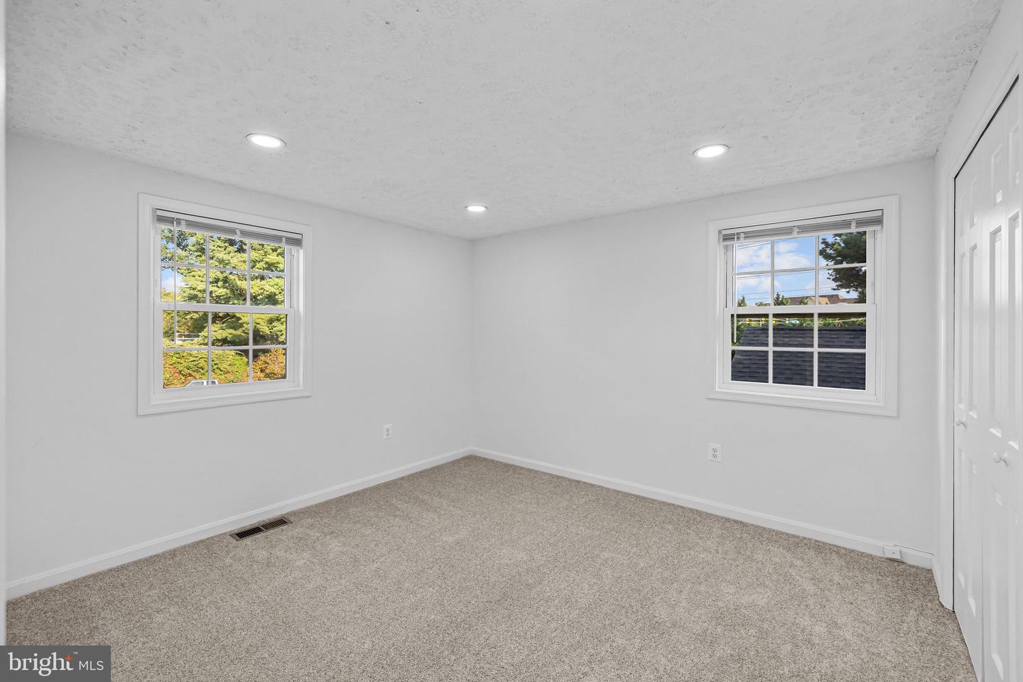 4001 MIDDLE RIDGE DR, FAIRFAX, Virginia 22033, 4 Bedrooms Bedrooms, ,2 BathroomsBathrooms,Residential,For sale,4001 MIDDLE RIDGE DR,VAFX2274160 MLS # VAFX2274160