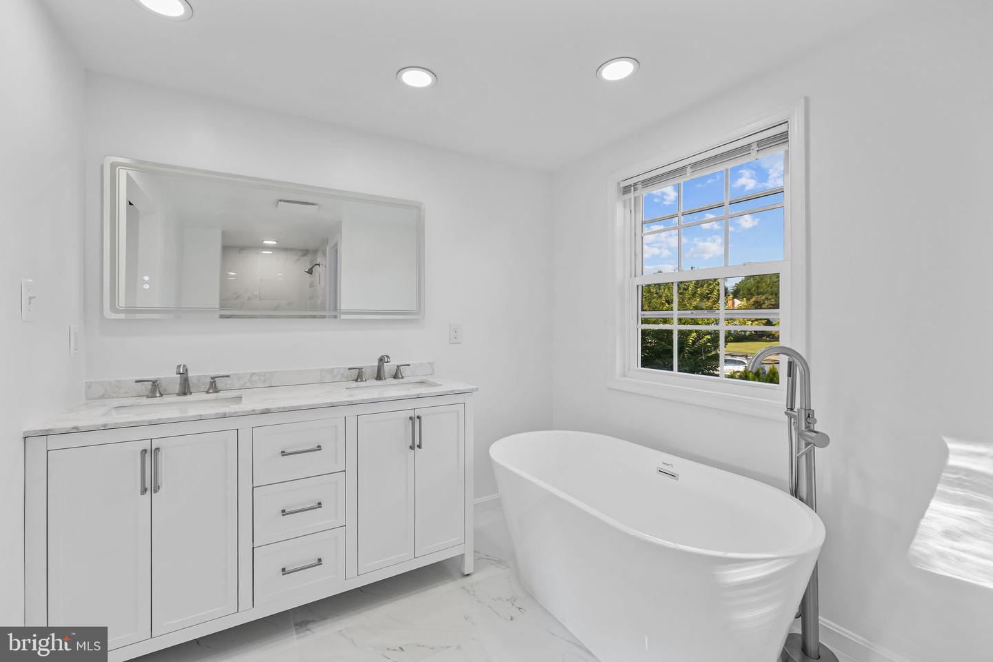 4001 MIDDLE RIDGE DR, FAIRFAX, Virginia 22033, 4 Bedrooms Bedrooms, ,2 BathroomsBathrooms,Residential,For sale,4001 MIDDLE RIDGE DR,VAFX2274160 MLS # VAFX2274160