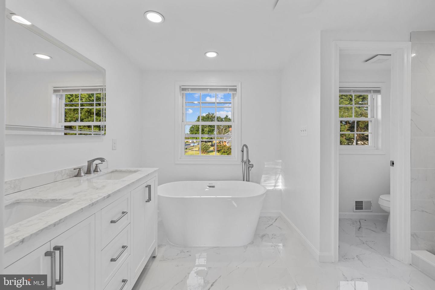 4001 MIDDLE RIDGE DR, FAIRFAX, Virginia 22033, 4 Bedrooms Bedrooms, ,2 BathroomsBathrooms,Residential,For sale,4001 MIDDLE RIDGE DR,VAFX2274160 MLS # VAFX2274160