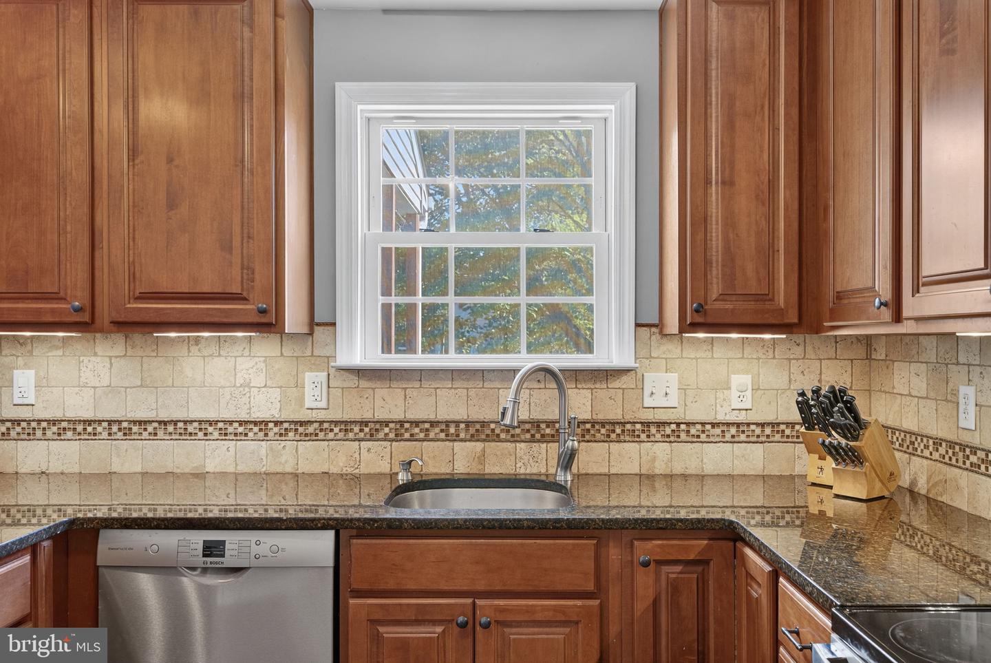27 MILLS CT, LOVETTSVILLE, Virginia 20180, 4 Bedrooms Bedrooms, ,3 BathroomsBathrooms,Residential,For sale,27 MILLS CT,VALO2108832 MLS # VALO2108832
