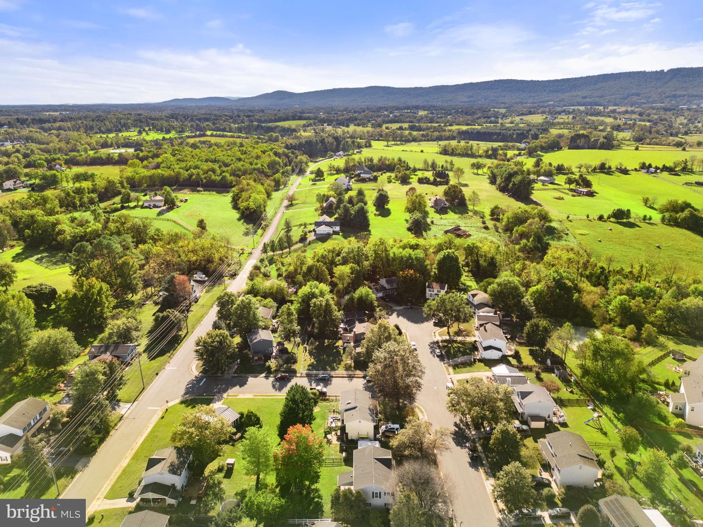 27 MILLS CT, LOVETTSVILLE, Virginia 20180, 4 Bedrooms Bedrooms, ,3 BathroomsBathrooms,Residential,For sale,27 MILLS CT,VALO2108832 MLS # VALO2108832