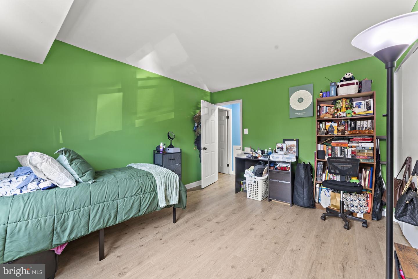 5913 MAYFLOWER CT #101, ALEXANDRIA, Virginia 22312, 2 Bedrooms Bedrooms, 4 Rooms Rooms,1 BathroomBathrooms,Residential,For sale,5913 MAYFLOWER CT #101,VAAX2049352 MLS # VAAX2049352