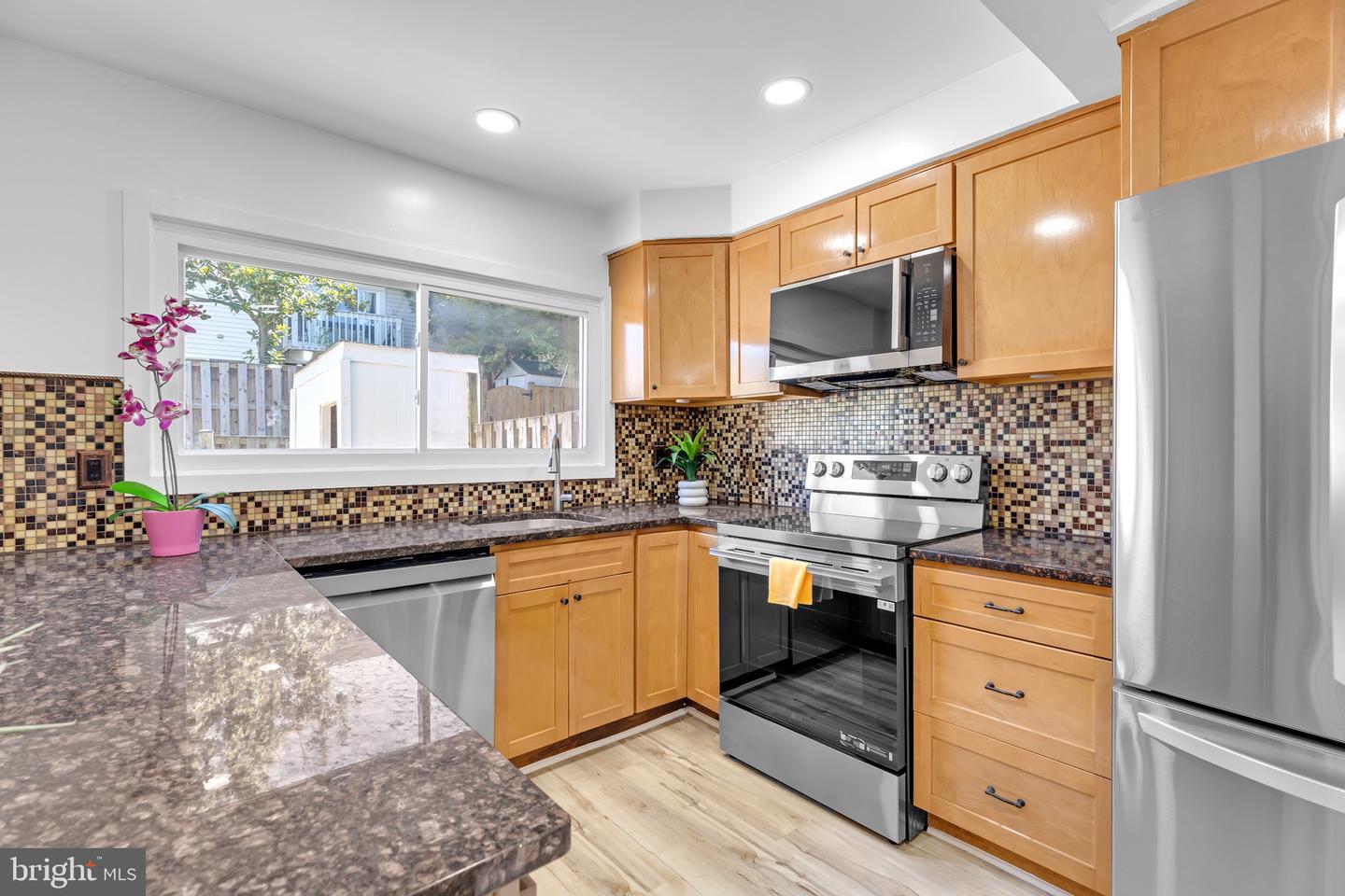 2203 SAUNDERS DR, HERNDON, Virginia 20170, 2 Bedrooms Bedrooms, ,1 BathroomBathrooms,Residential,For sale,2203 SAUNDERS DR,VAFX2265900 MLS # VAFX2265900