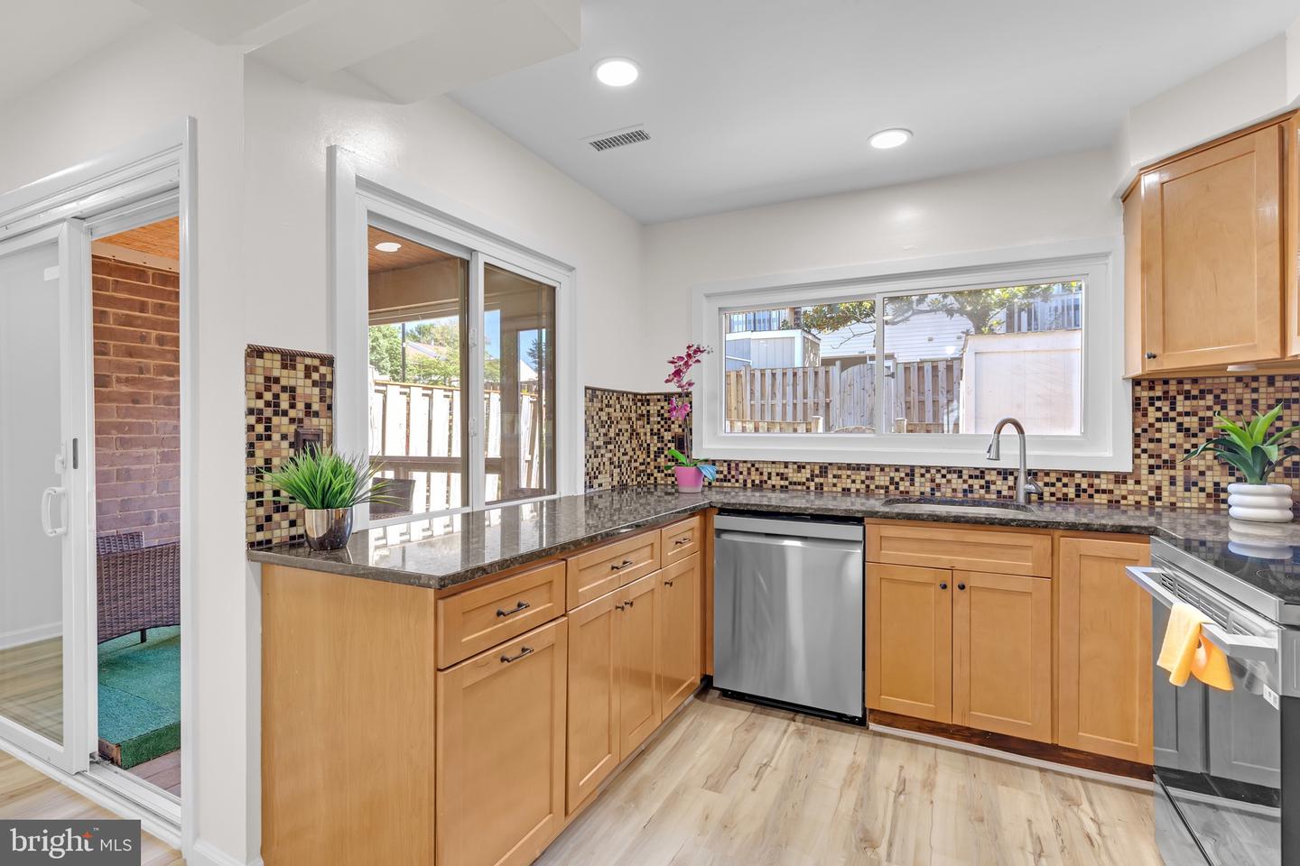2203 SAUNDERS DR, HERNDON, Virginia 20170, 2 Bedrooms Bedrooms, ,1 BathroomBathrooms,Residential,For sale,2203 SAUNDERS DR,VAFX2265900 MLS # VAFX2265900