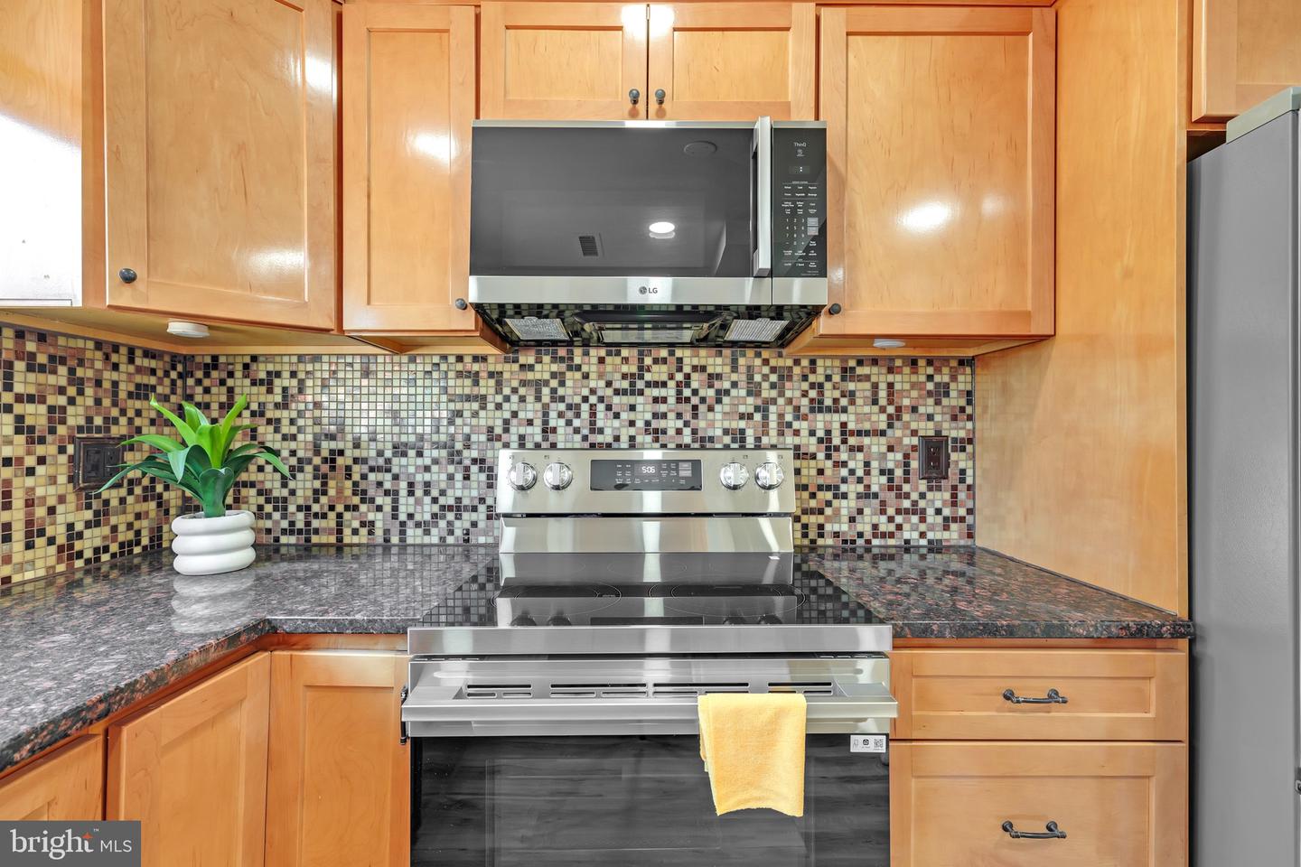 2203 SAUNDERS DR, HERNDON, Virginia 20170, 2 Bedrooms Bedrooms, ,1 BathroomBathrooms,Residential,For sale,2203 SAUNDERS DR,VAFX2265900 MLS # VAFX2265900