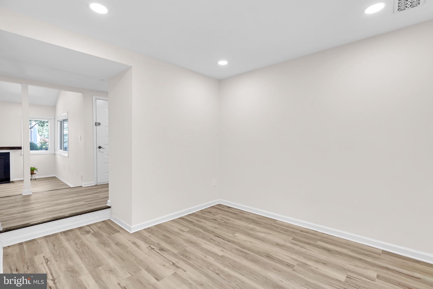 2203 SAUNDERS DR, HERNDON, Virginia 20170, 2 Bedrooms Bedrooms, ,1 BathroomBathrooms,Residential,For sale,2203 SAUNDERS DR,VAFX2265900 MLS # VAFX2265900