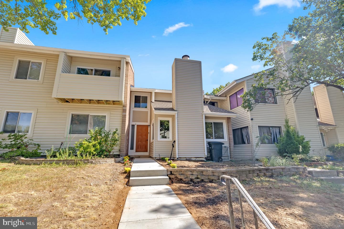 2203 SAUNDERS DR, HERNDON, Virginia 20170, 2 Bedrooms Bedrooms, ,1 BathroomBathrooms,Residential,For sale,2203 SAUNDERS DR,VAFX2265900 MLS # VAFX2265900