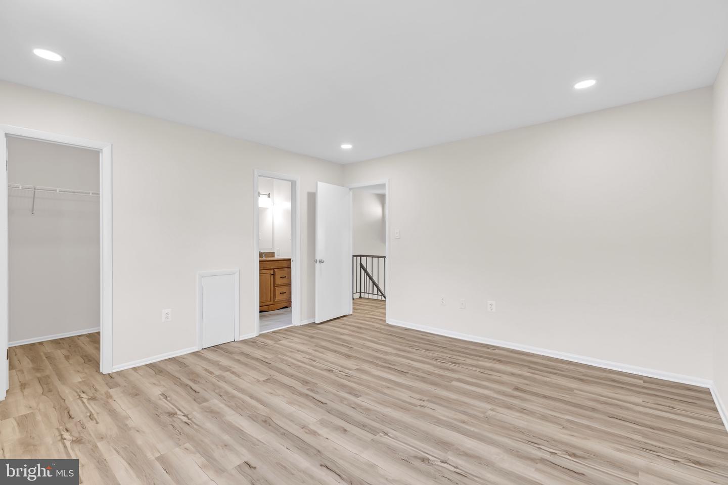 2203 SAUNDERS DR, HERNDON, Virginia 20170, 2 Bedrooms Bedrooms, ,1 BathroomBathrooms,Residential,For sale,2203 SAUNDERS DR,VAFX2265900 MLS # VAFX2265900