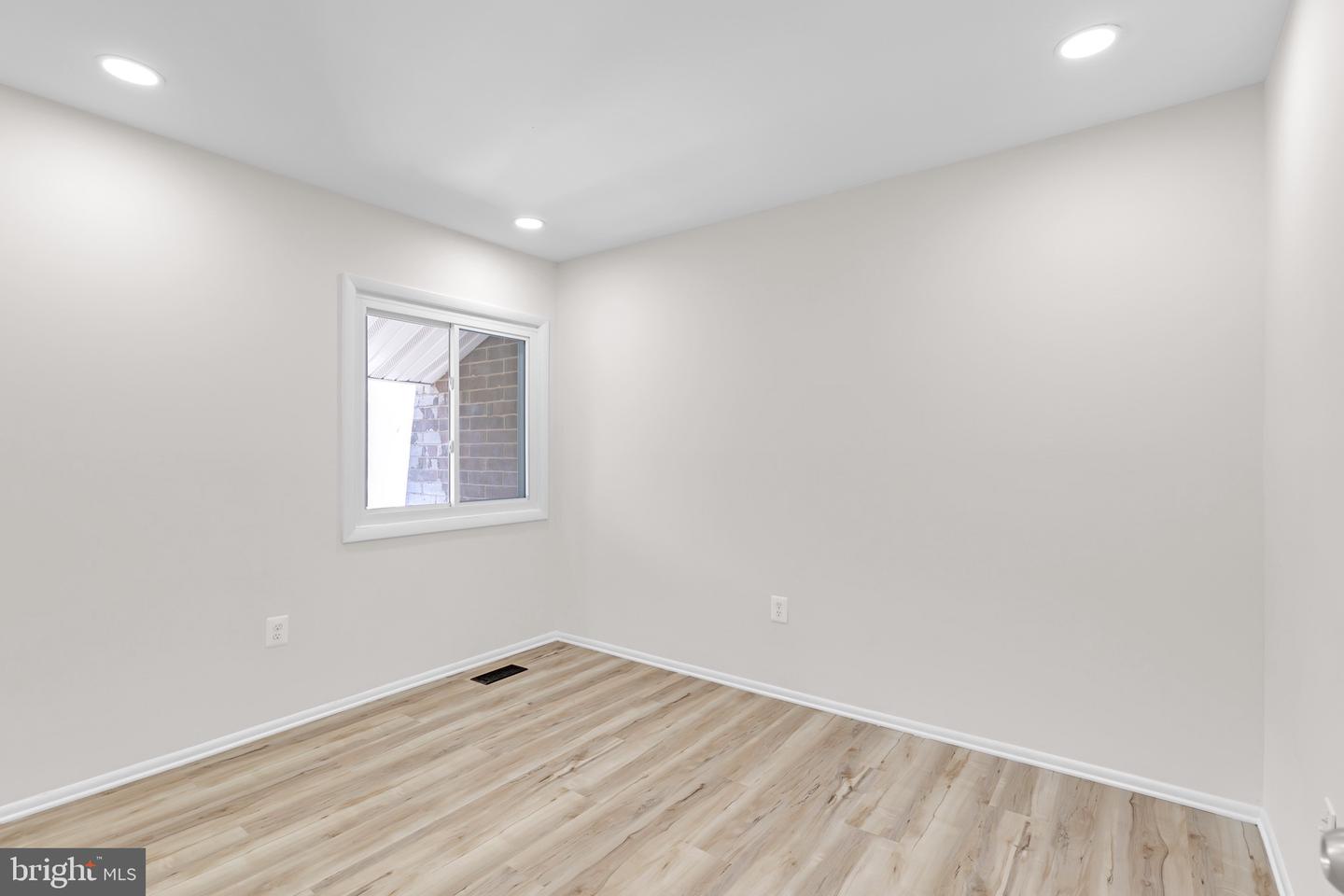 2203 SAUNDERS DR, HERNDON, Virginia 20170, 2 Bedrooms Bedrooms, ,1 BathroomBathrooms,Residential,For sale,2203 SAUNDERS DR,VAFX2265900 MLS # VAFX2265900