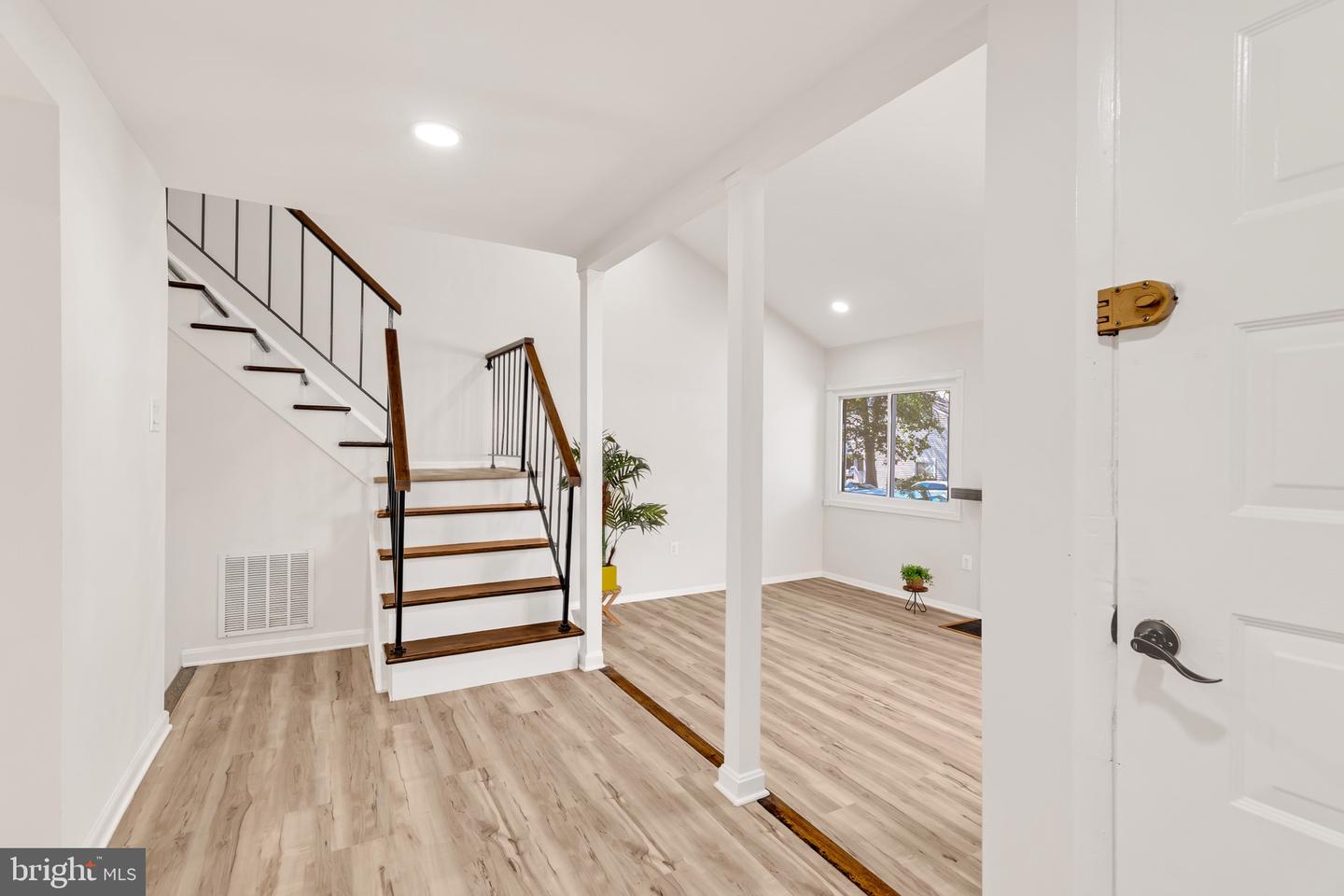 2203 SAUNDERS DR, HERNDON, Virginia 20170, 2 Bedrooms Bedrooms, ,1 BathroomBathrooms,Residential,For sale,2203 SAUNDERS DR,VAFX2265900 MLS # VAFX2265900