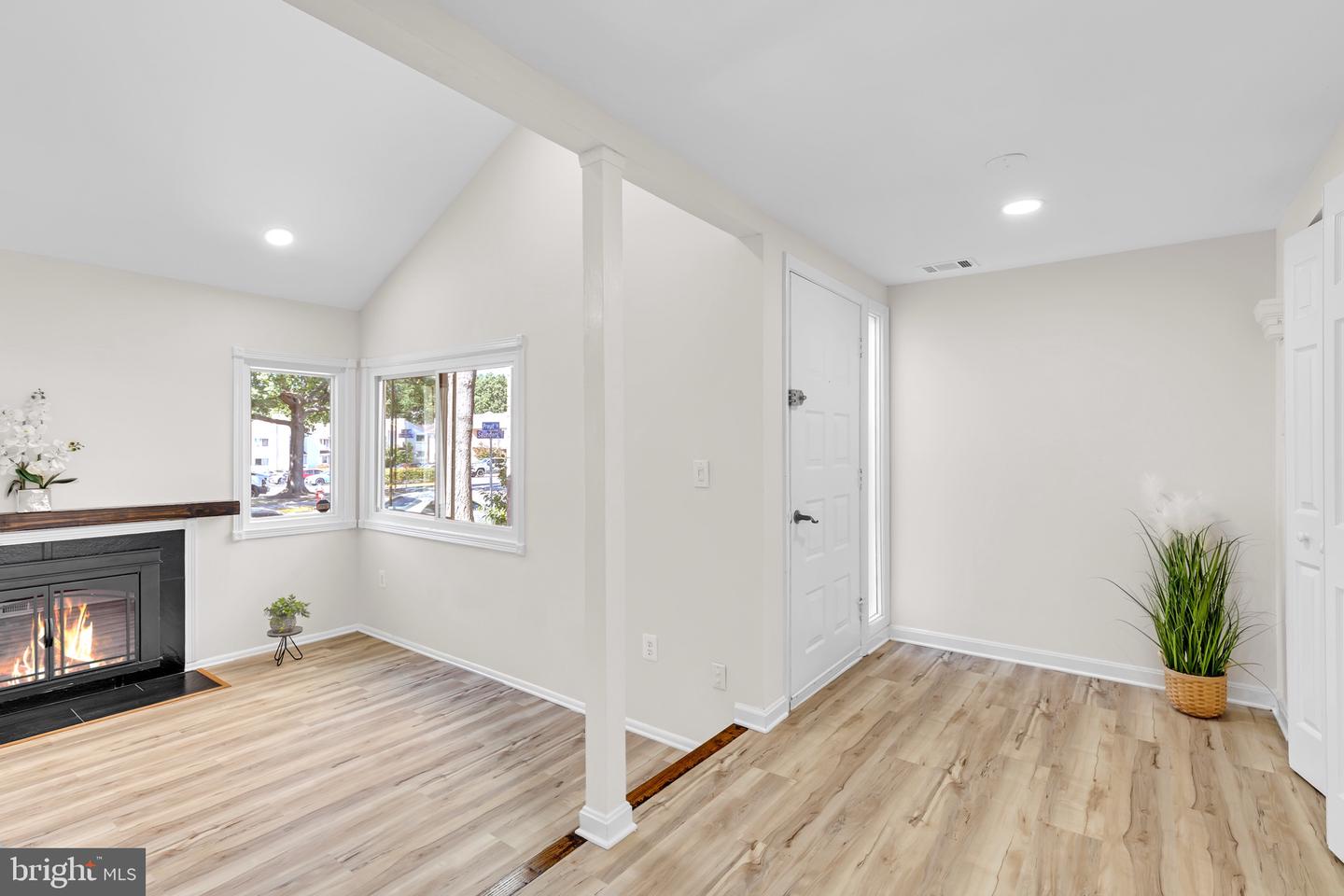 2203 SAUNDERS DR, HERNDON, Virginia 20170, 2 Bedrooms Bedrooms, ,1 BathroomBathrooms,Residential,For sale,2203 SAUNDERS DR,VAFX2265900 MLS # VAFX2265900