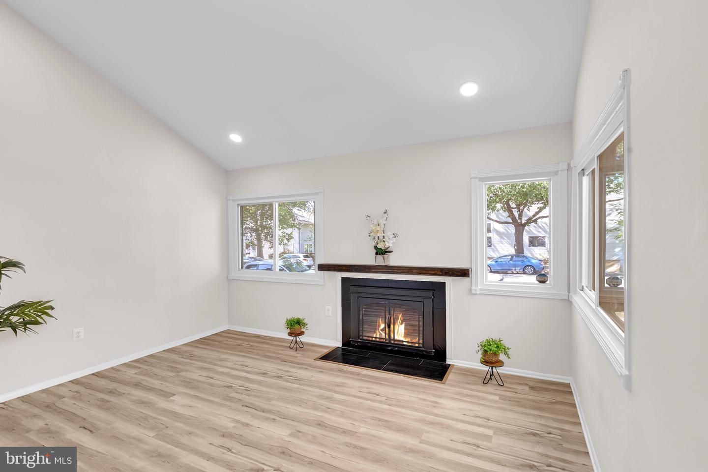2203 SAUNDERS DR, HERNDON, Virginia 20170, 2 Bedrooms Bedrooms, ,1 BathroomBathrooms,Residential,For sale,2203 SAUNDERS DR,VAFX2265900 MLS # VAFX2265900