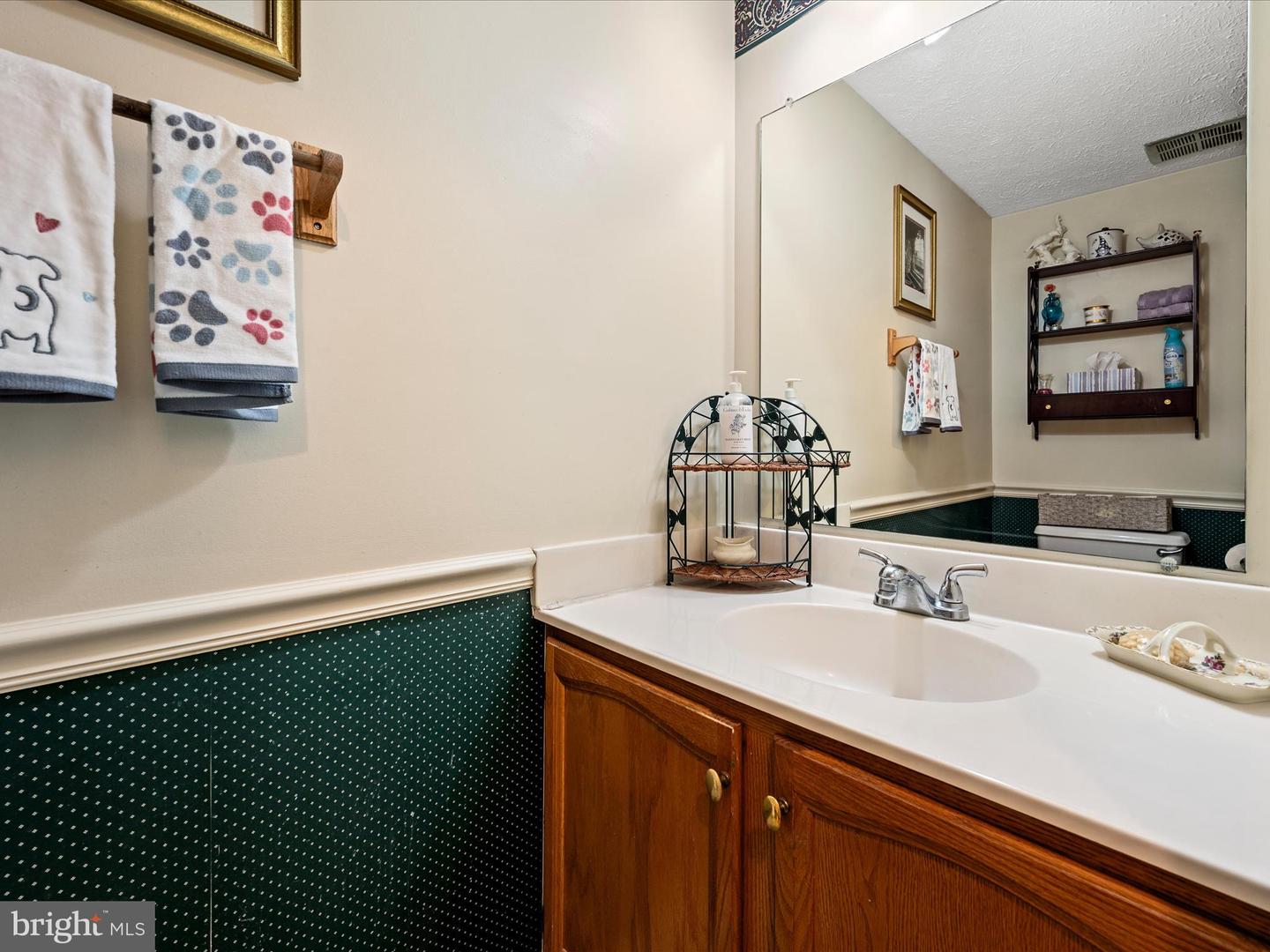 611 TUDOR DR, WINCHESTER, Virginia 22603, 3 Bedrooms Bedrooms, 10 Rooms Rooms,2 BathroomsBathrooms,Residential,For sale,611 TUDOR DR,VAFV2037126 MLS # VAFV2037126