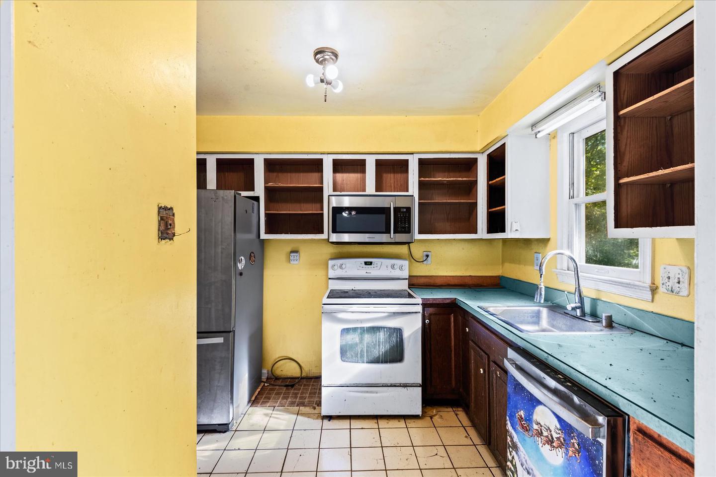 10711 ANN DAVIS DR, FREDERICKSBURG, Virginia 22408, 5 Bedrooms Bedrooms, ,3 BathroomsBathrooms,Residential,For sale,10711 ANN DAVIS DR,VASP2036878 MLS # VASP2036878