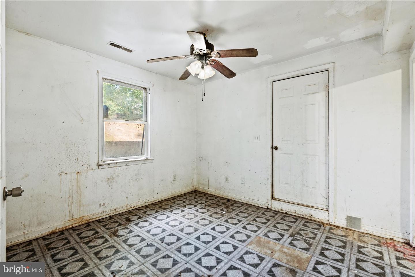 10711 ANN DAVIS DR, FREDERICKSBURG, Virginia 22408, 5 Bedrooms Bedrooms, ,3 BathroomsBathrooms,Residential,For sale,10711 ANN DAVIS DR,VASP2036878 MLS # VASP2036878