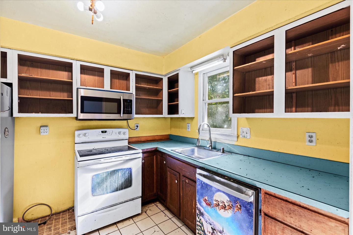 10711 ANN DAVIS DR, FREDERICKSBURG, Virginia 22408, 5 Bedrooms Bedrooms, ,3 BathroomsBathrooms,Residential,For sale,10711 ANN DAVIS DR,VASP2036878 MLS # VASP2036878