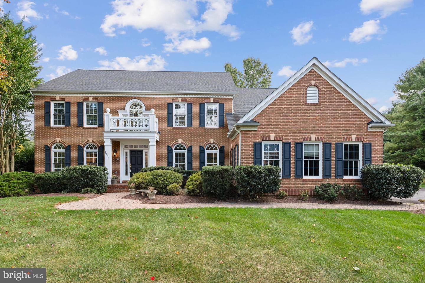 10907 GREAT POINT CT, GREAT FALLS, Virginia 22066, 5 Bedrooms Bedrooms, ,4 BathroomsBathrooms,Residential,For sale,10907 GREAT POINT CT,VAFX2274272 MLS # VAFX2274272