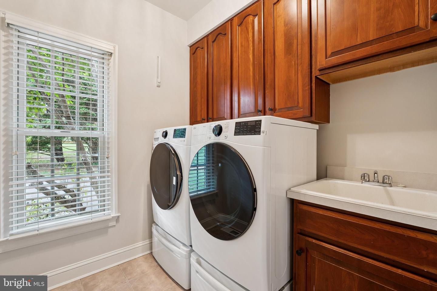 10907 GREAT POINT CT, GREAT FALLS, Virginia 22066, 5 Bedrooms Bedrooms, ,4 BathroomsBathrooms,Residential,For sale,10907 GREAT POINT CT,VAFX2274272 MLS # VAFX2274272