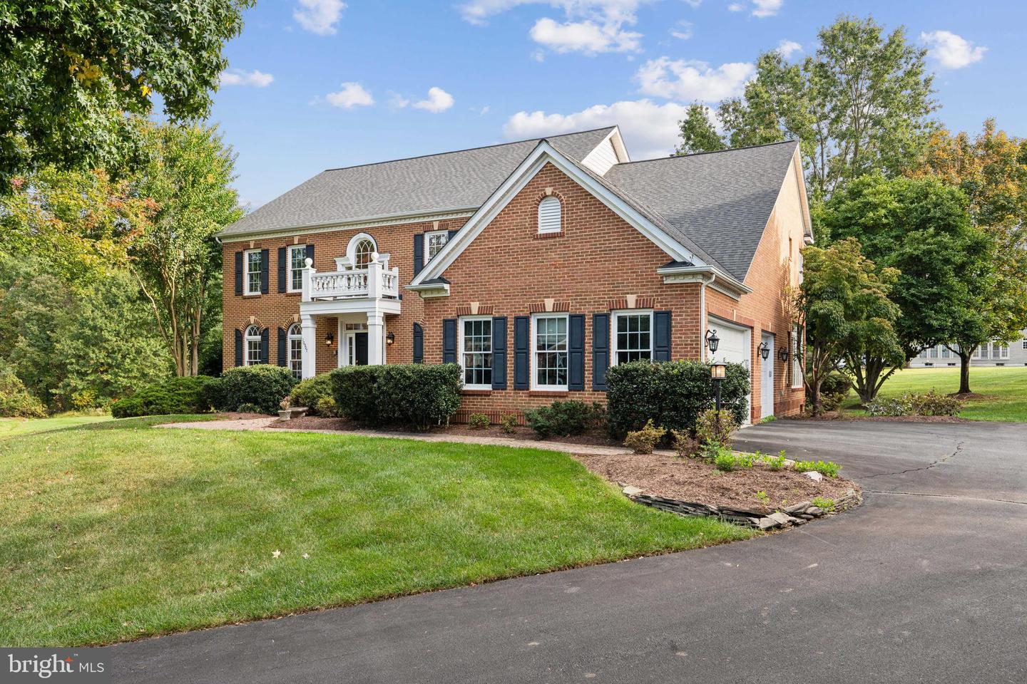 10907 GREAT POINT CT, GREAT FALLS, Virginia 22066, 5 Bedrooms Bedrooms, ,4 BathroomsBathrooms,Residential,For sale,10907 GREAT POINT CT,VAFX2274272 MLS # VAFX2274272
