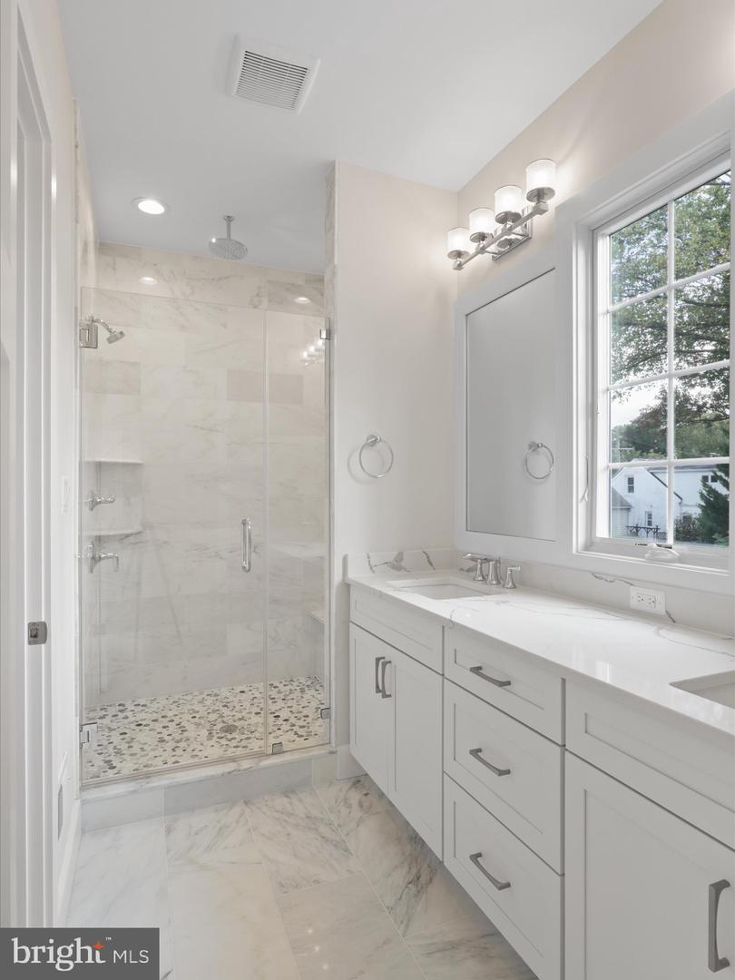 2127 N TROY ST, ARLINGTON, Virginia 22201, 4 Bedrooms Bedrooms, ,3 BathroomsBathrooms,Residential,For sale,2127 N TROY ST,VAAR2064932 MLS # VAAR2064932