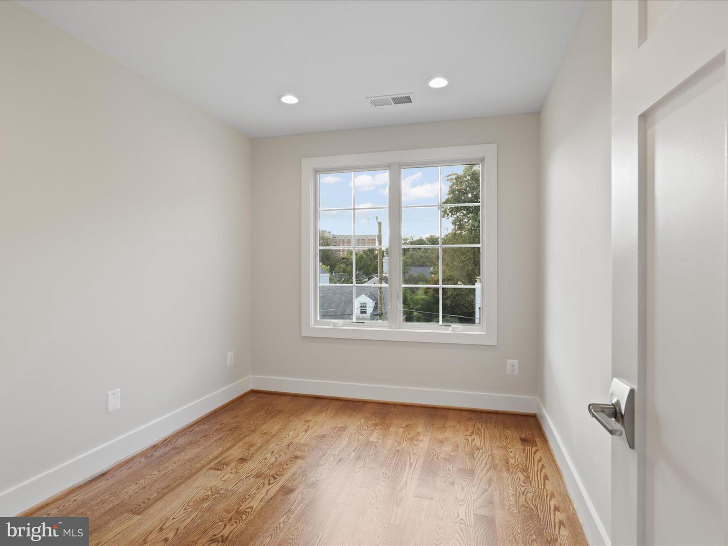 2127 N TROY ST, ARLINGTON, Virginia 22201, 4 Bedrooms Bedrooms, ,3 BathroomsBathrooms,Residential,For sale,2127 N TROY ST,VAAR2064932 MLS # VAAR2064932