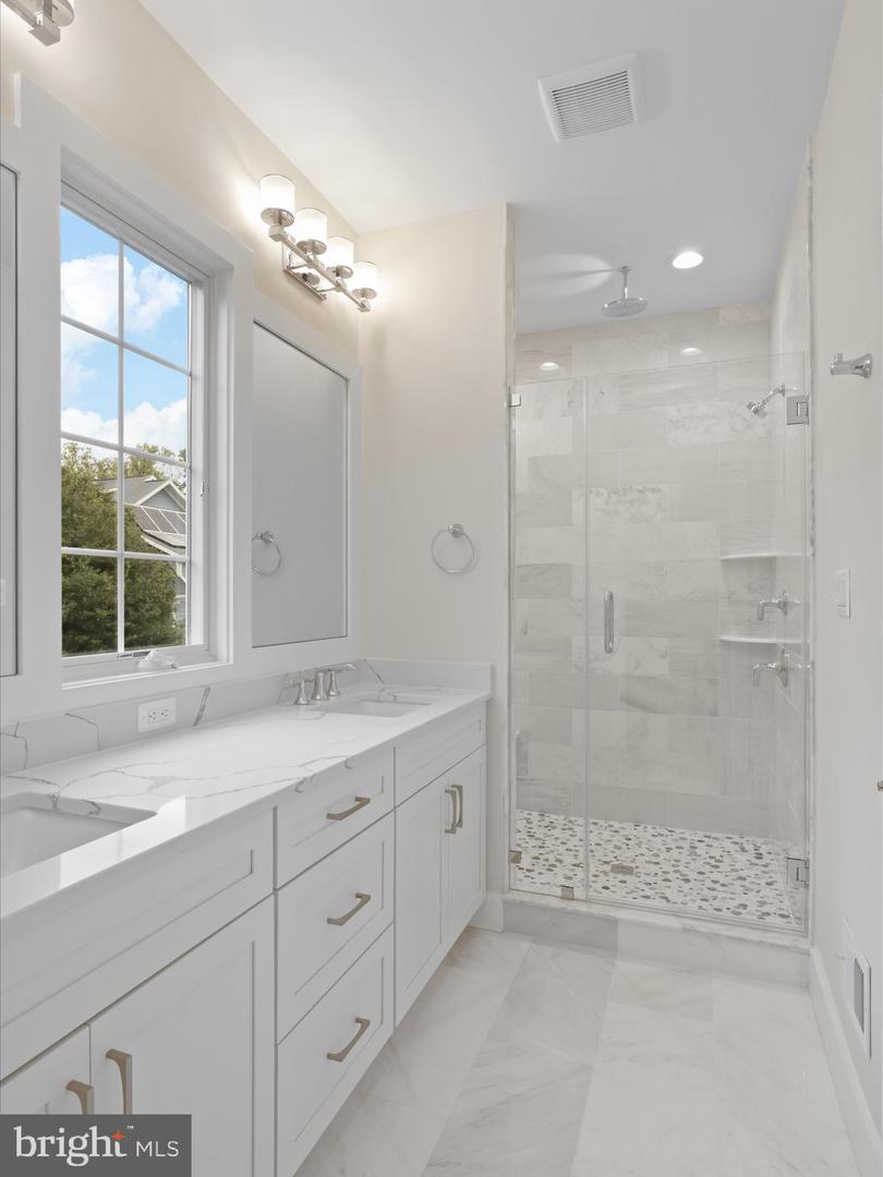 2129 N TROY ST, ARLINGTON, Virginia 22201, 4 Bedrooms Bedrooms, ,3 BathroomsBathrooms,Residential,For sale,2129 N TROY ST,VAAR2064934 MLS # VAAR2064934