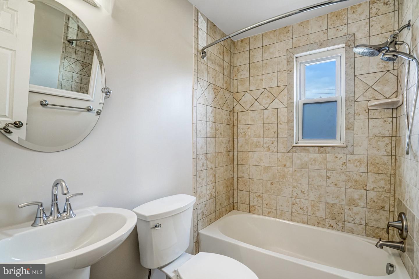 523 DUNCAN AVE, ALEXANDRIA, Virginia 22301, 2 Bedrooms Bedrooms, ,1 BathroomBathrooms,Residential,For sale,523 DUNCAN AVE,VAAX2050814 MLS # VAAX2050814