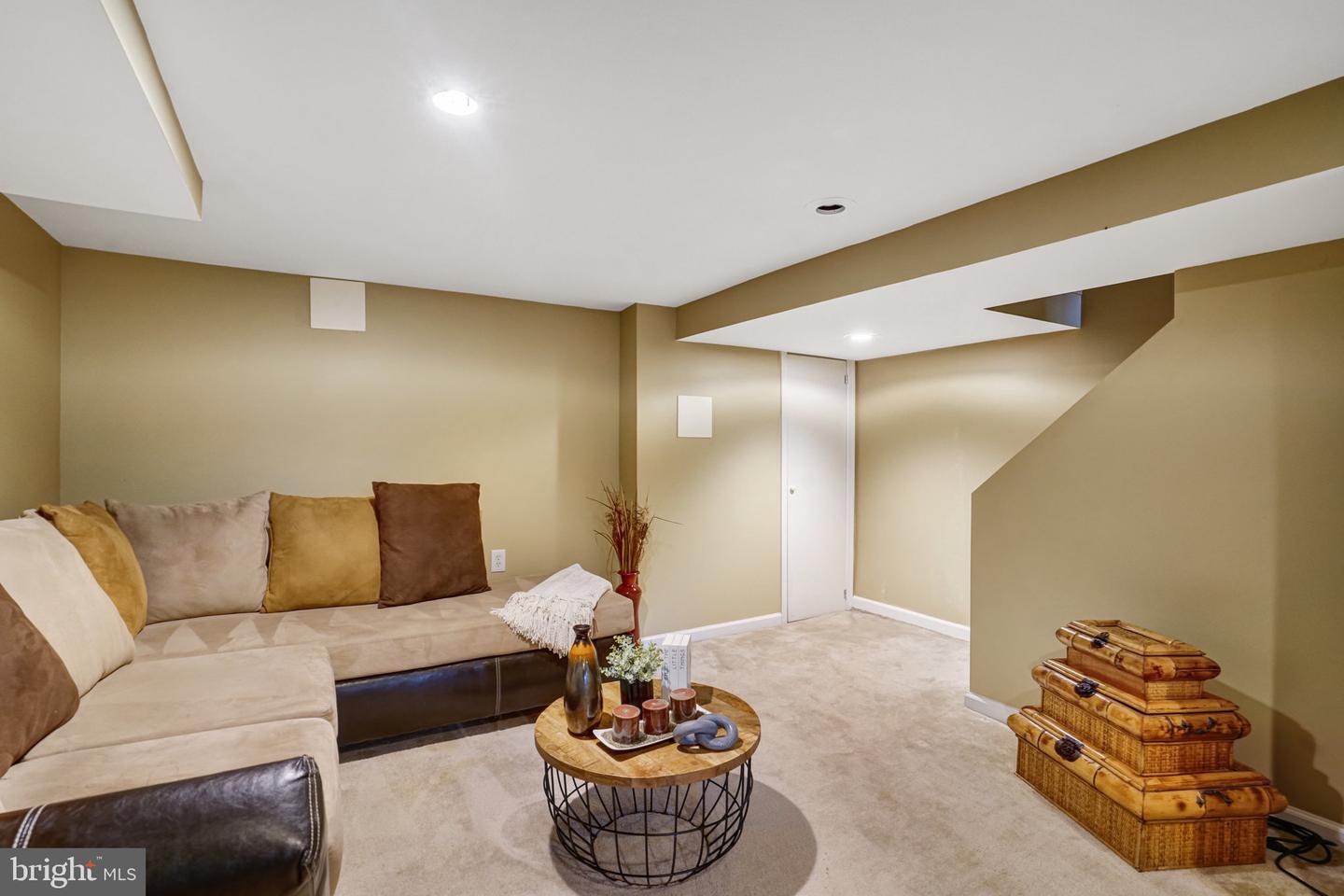 523 DUNCAN AVE, ALEXANDRIA, Virginia 22301, 2 Bedrooms Bedrooms, ,1 BathroomBathrooms,Residential,For sale,523 DUNCAN AVE,VAAX2050814 MLS # VAAX2050814