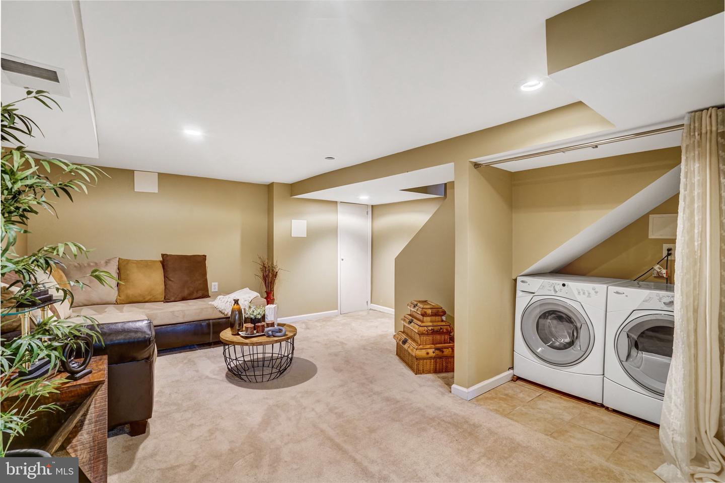523 DUNCAN AVE, ALEXANDRIA, Virginia 22301, 2 Bedrooms Bedrooms, ,1 BathroomBathrooms,Residential,For sale,523 DUNCAN AVE,VAAX2050814 MLS # VAAX2050814