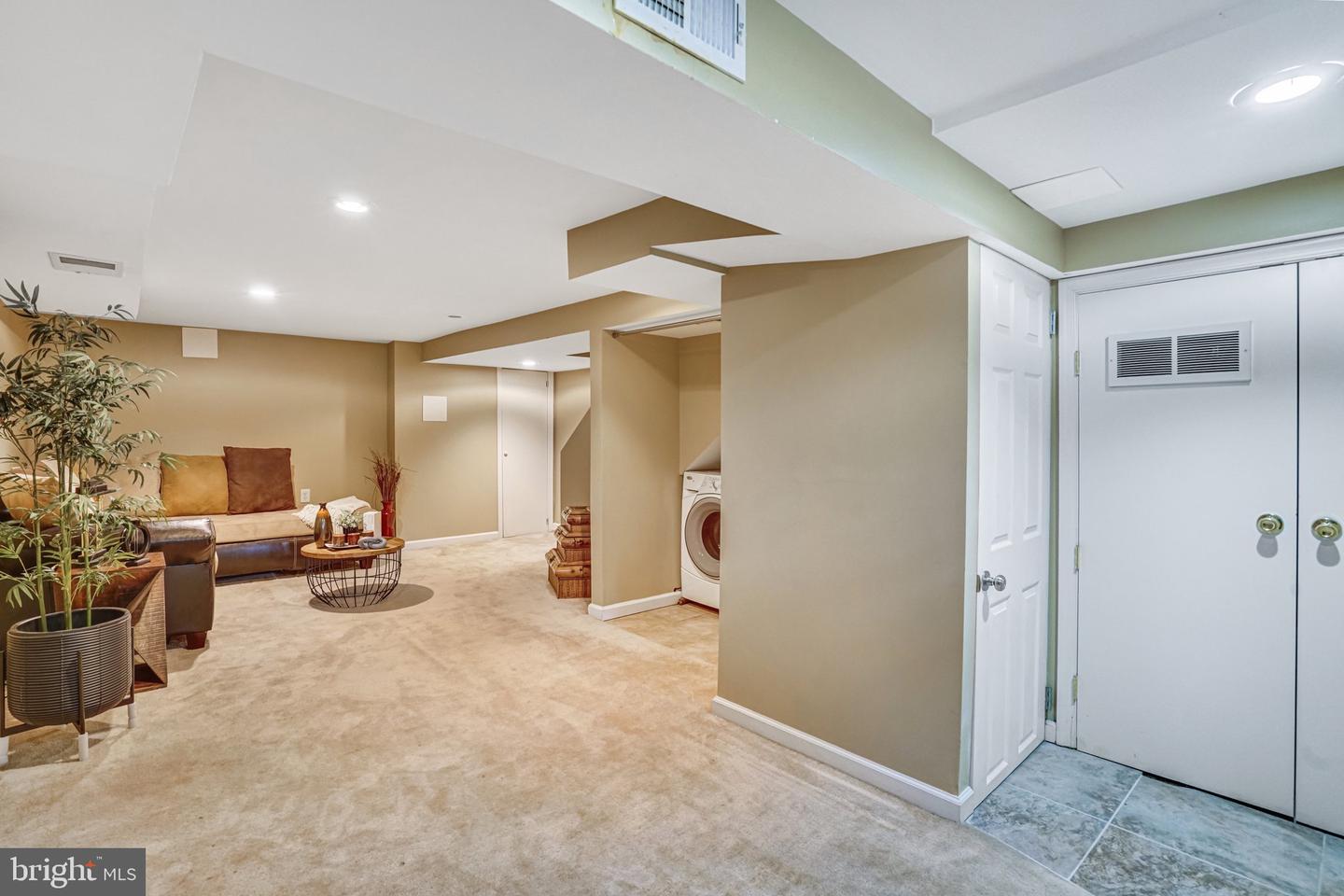 523 DUNCAN AVE, ALEXANDRIA, Virginia 22301, 2 Bedrooms Bedrooms, ,1 BathroomBathrooms,Residential,For sale,523 DUNCAN AVE,VAAX2050814 MLS # VAAX2050814
