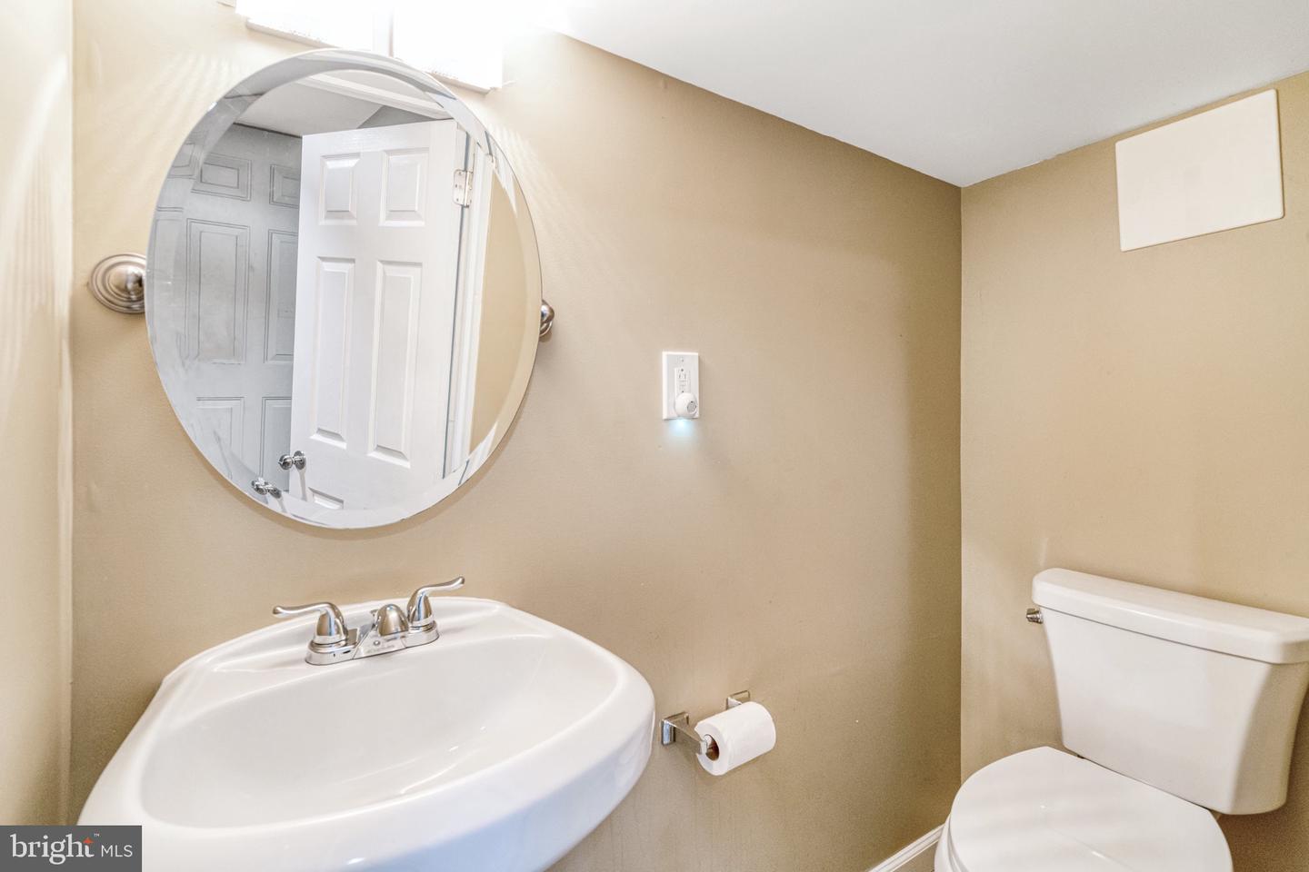 523 DUNCAN AVE, ALEXANDRIA, Virginia 22301, 2 Bedrooms Bedrooms, ,1 BathroomBathrooms,Residential,For sale,523 DUNCAN AVE,VAAX2050814 MLS # VAAX2050814