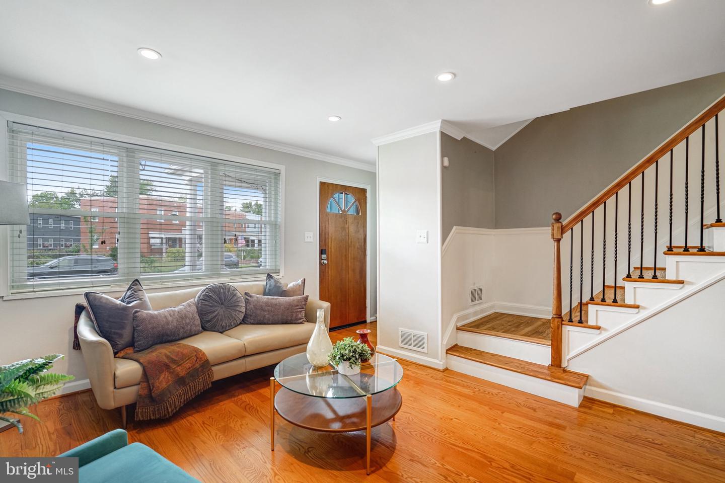 523 DUNCAN AVE, ALEXANDRIA, Virginia 22301, 2 Bedrooms Bedrooms, ,1 BathroomBathrooms,Residential,For sale,523 DUNCAN AVE,VAAX2050814 MLS # VAAX2050814