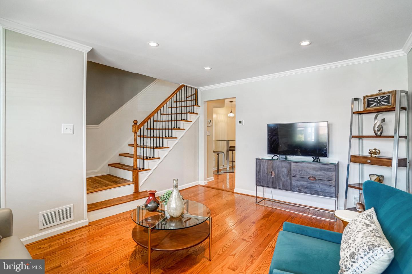 523 DUNCAN AVE, ALEXANDRIA, Virginia 22301, 2 Bedrooms Bedrooms, ,1 BathroomBathrooms,Residential,For sale,523 DUNCAN AVE,VAAX2050814 MLS # VAAX2050814