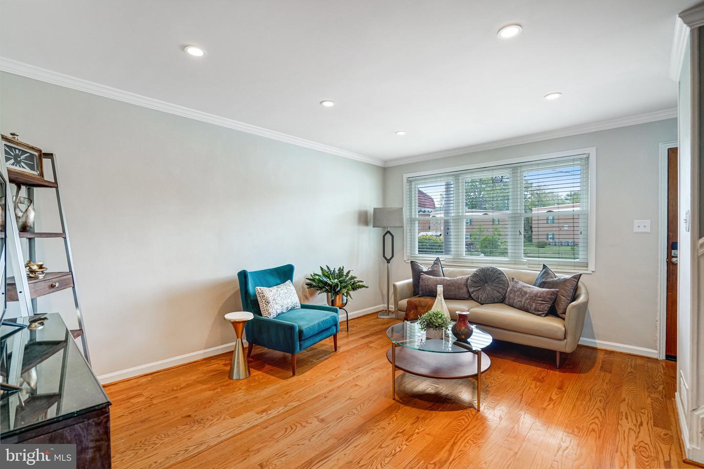 523 DUNCAN AVE, ALEXANDRIA, Virginia 22301, 2 Bedrooms Bedrooms, ,1 BathroomBathrooms,Residential,For sale,523 DUNCAN AVE,VAAX2050814 MLS # VAAX2050814