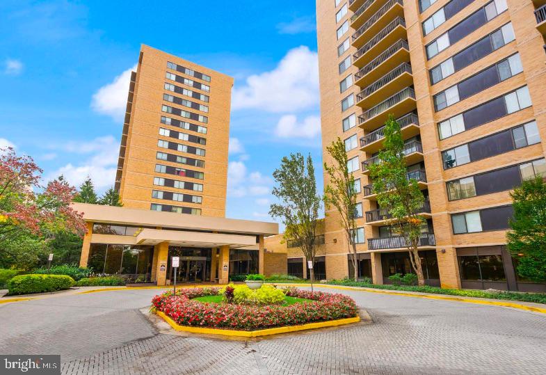 3713 S GEORGE MASON DR #716, FALLS CHURCH, Virginia 22041, 2 Bedrooms Bedrooms, ,1 BathroomBathrooms,Residential,For sale,3713 S GEORGE MASON DR #716,VAFX2274338 MLS # VAFX2274338