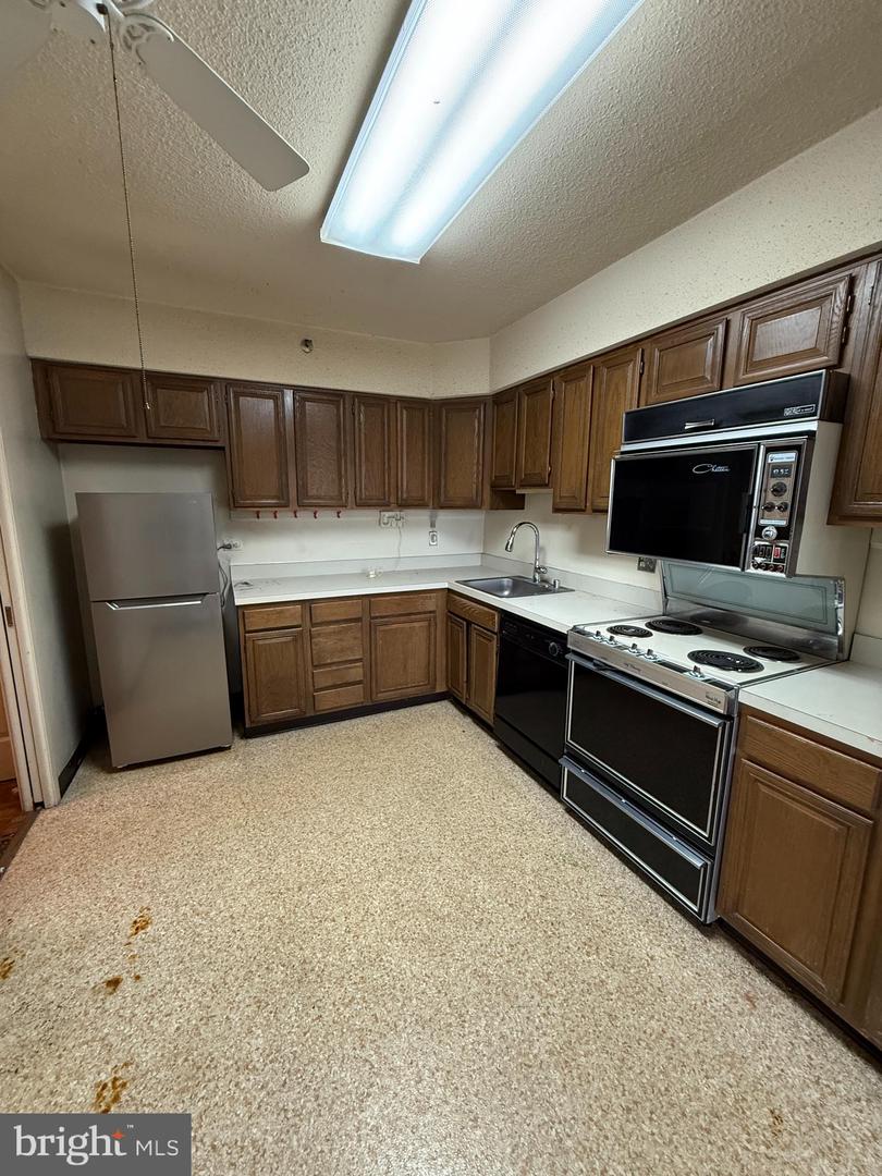 3713 S GEORGE MASON DR #716, FALLS CHURCH, Virginia 22041, 2 Bedrooms Bedrooms, ,1 BathroomBathrooms,Residential,For sale,3713 S GEORGE MASON DR #716,VAFX2274338 MLS # VAFX2274338