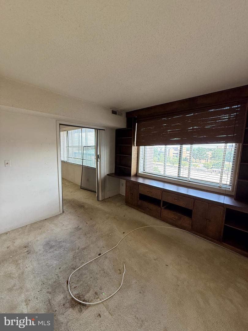 3713 S GEORGE MASON DR #716, FALLS CHURCH, Virginia 22041, 2 Bedrooms Bedrooms, ,1 BathroomBathrooms,Residential,For sale,3713 S GEORGE MASON DR #716,VAFX2274338 MLS # VAFX2274338