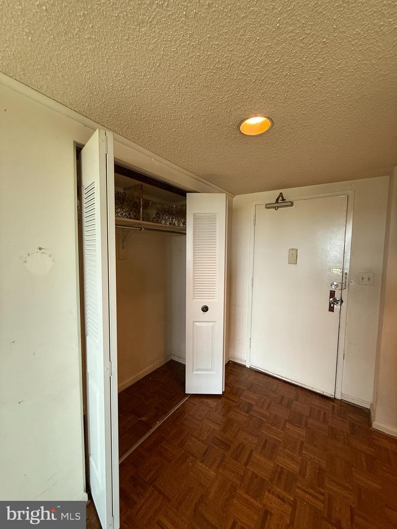 3713 S GEORGE MASON DR #716, FALLS CHURCH, Virginia 22041, 2 Bedrooms Bedrooms, ,1 BathroomBathrooms,Residential,For sale,3713 S GEORGE MASON DR #716,VAFX2274338 MLS # VAFX2274338