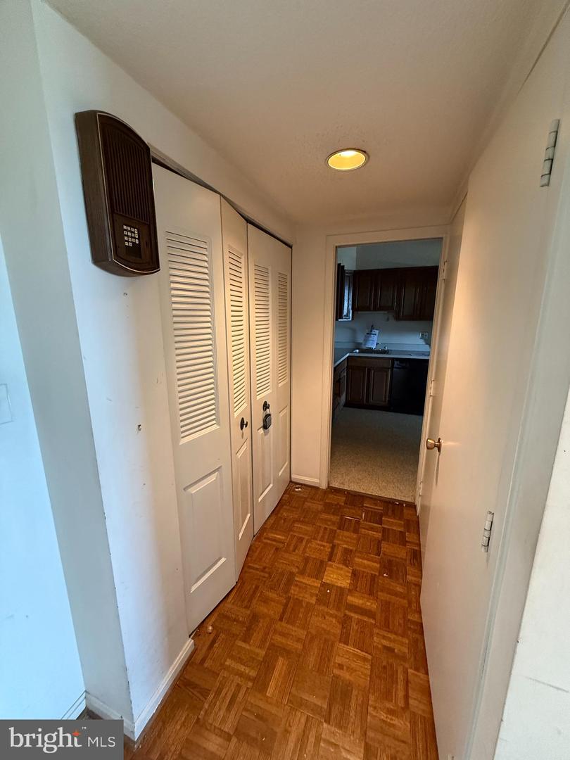 3713 S GEORGE MASON DR #716, FALLS CHURCH, Virginia 22041, 2 Bedrooms Bedrooms, ,1 BathroomBathrooms,Residential,For sale,3713 S GEORGE MASON DR #716,VAFX2274338 MLS # VAFX2274338