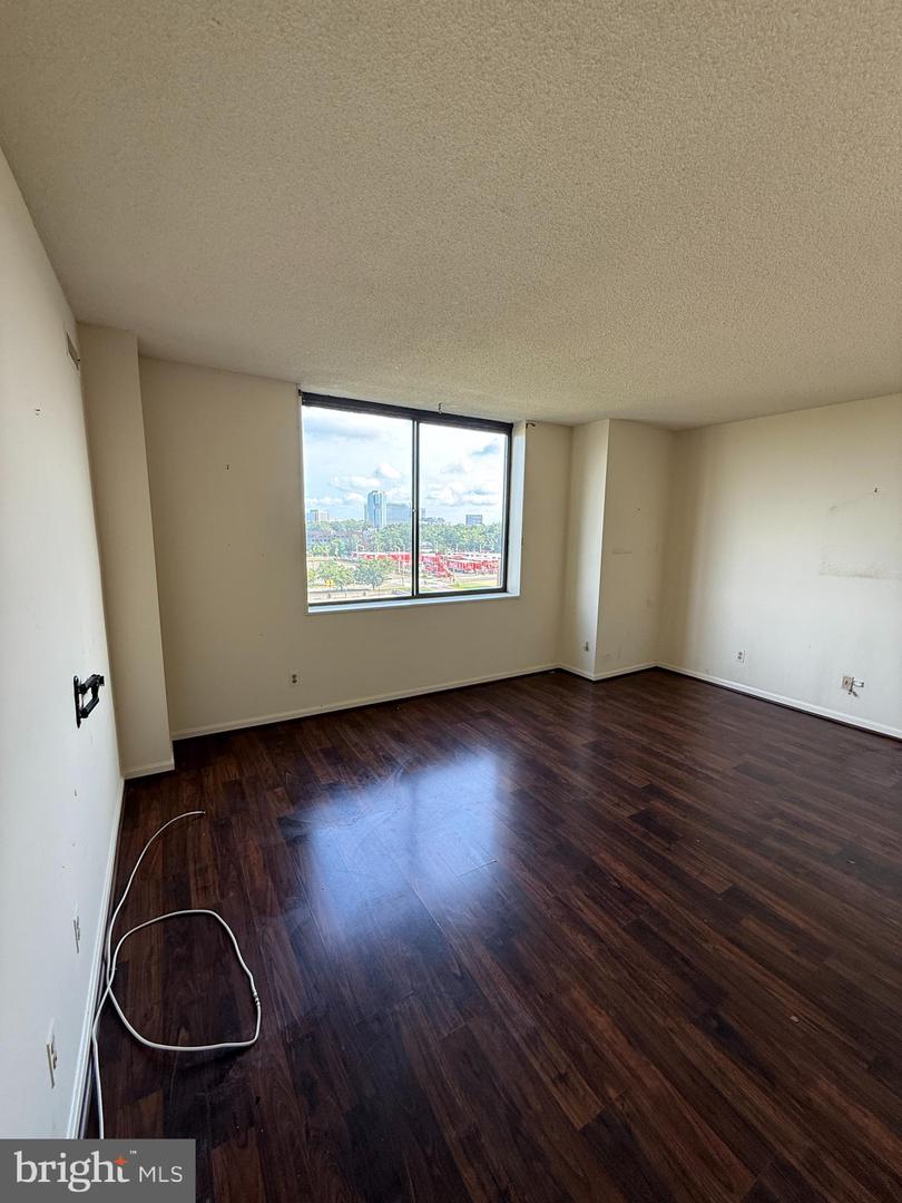 3713 S GEORGE MASON DR #716, FALLS CHURCH, Virginia 22041, 2 Bedrooms Bedrooms, ,1 BathroomBathrooms,Residential,For sale,3713 S GEORGE MASON DR #716,VAFX2274338 MLS # VAFX2274338