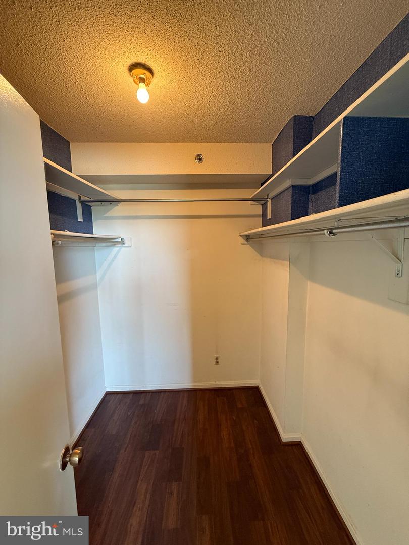 3713 S GEORGE MASON DR #716, FALLS CHURCH, Virginia 22041, 2 Bedrooms Bedrooms, ,1 BathroomBathrooms,Residential,For sale,3713 S GEORGE MASON DR #716,VAFX2274338 MLS # VAFX2274338