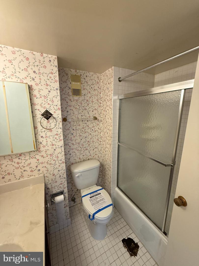 3713 S GEORGE MASON DR #716, FALLS CHURCH, Virginia 22041, 2 Bedrooms Bedrooms, ,1 BathroomBathrooms,Residential,For sale,3713 S GEORGE MASON DR #716,VAFX2274338 MLS # VAFX2274338