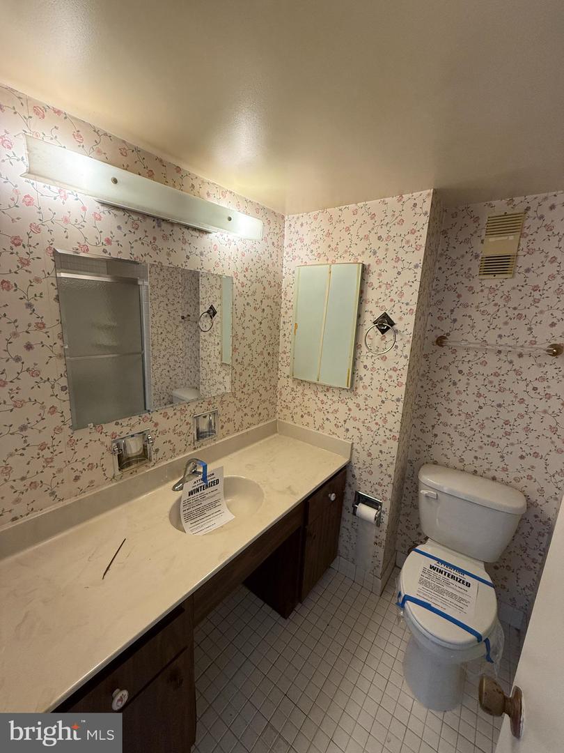 3713 S GEORGE MASON DR #716, FALLS CHURCH, Virginia 22041, 2 Bedrooms Bedrooms, ,1 BathroomBathrooms,Residential,For sale,3713 S GEORGE MASON DR #716,VAFX2274338 MLS # VAFX2274338