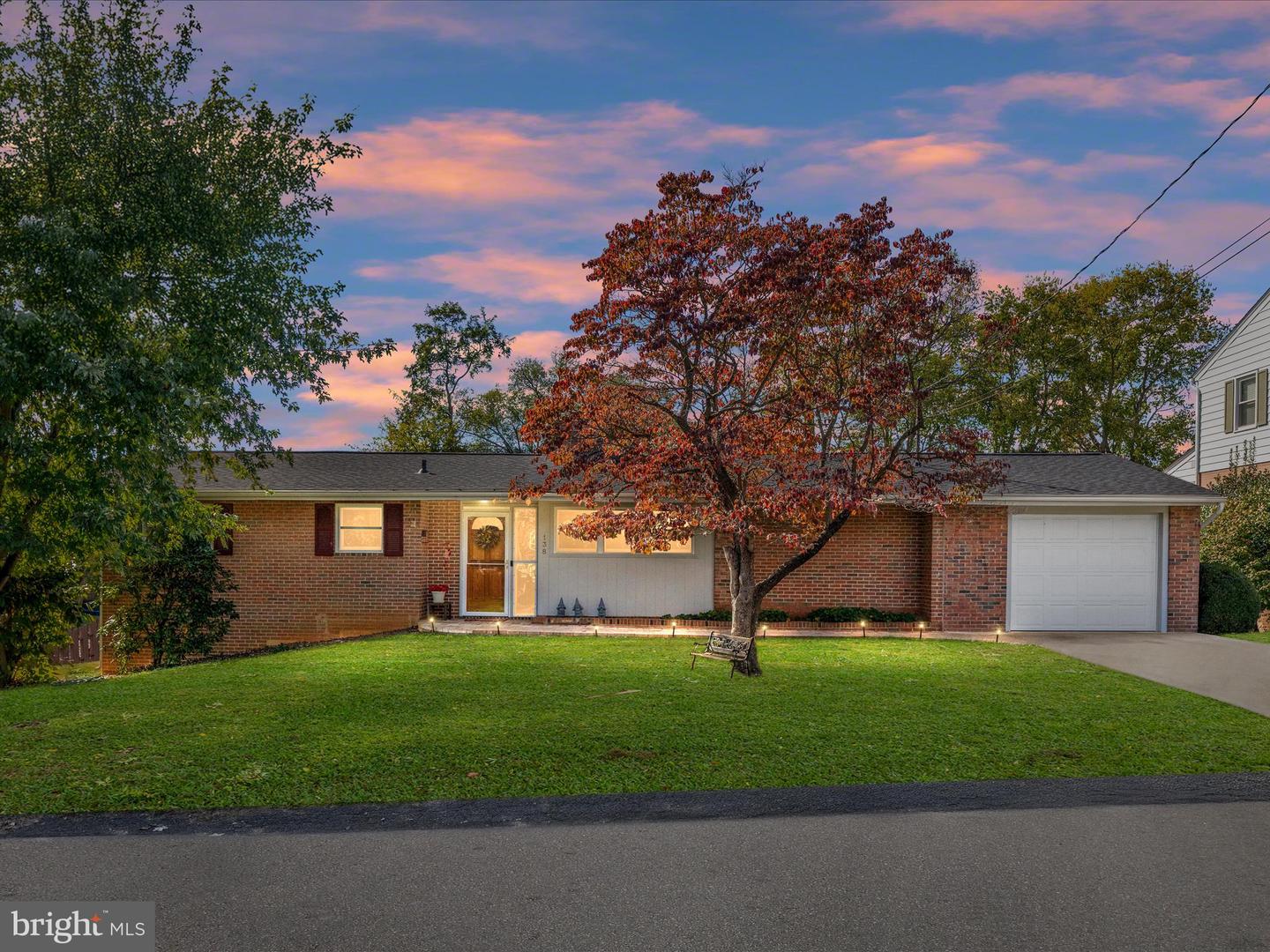 138 COUNTRY CLUB CIR, WINCHESTER, Virginia 22602, 3 Bedrooms Bedrooms, ,2 BathroomsBathrooms,Residential,For sale,138 COUNTRY CLUB CIR,VAFV2037376 MLS # VAFV2037376