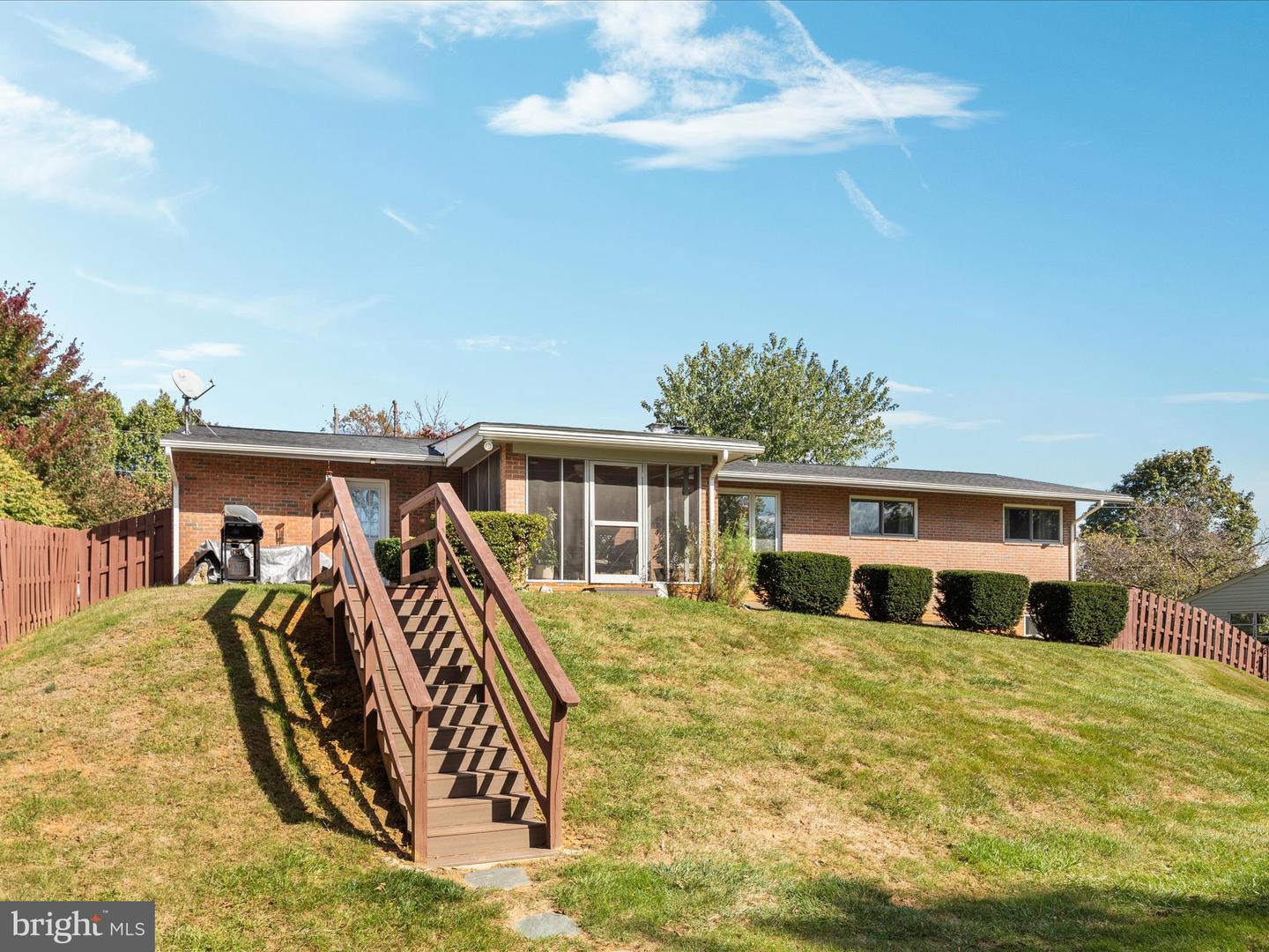 138 COUNTRY CLUB CIR, WINCHESTER, Virginia 22602, 3 Bedrooms Bedrooms, ,2 BathroomsBathrooms,Residential,For sale,138 COUNTRY CLUB CIR,VAFV2037376 MLS # VAFV2037376