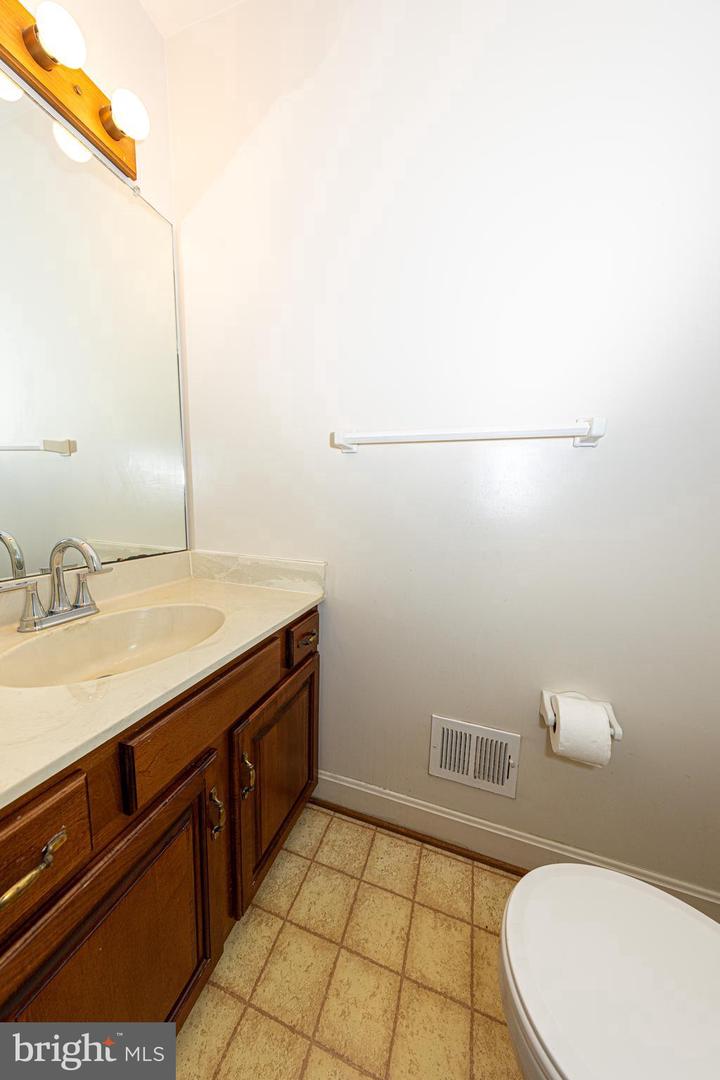 7104 PARK POINT CT, FAIRFAX STATION, Virginia 22039, 4 Bedrooms Bedrooms, ,2 BathroomsBathrooms,Residential,For sale,7104 PARK POINT CT,VAFX2269554 MLS # VAFX2269554